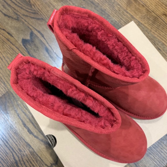 Brand new Uggs Classic Short Honeycomb Youth 3 red - Picture 7 of 12